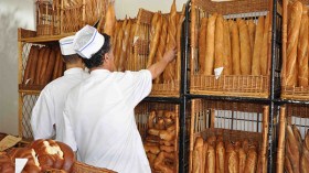 فيدرالية المستهلكين تدعو الحكومة لاجتماع لحل مشكلة الخبز