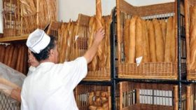 طوابير على الخبز بسبب “اللهفة”
