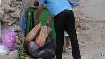 حاويات القمامة.. عندما تكون شاهدة على تنكّرنا لقيَم ديننا!