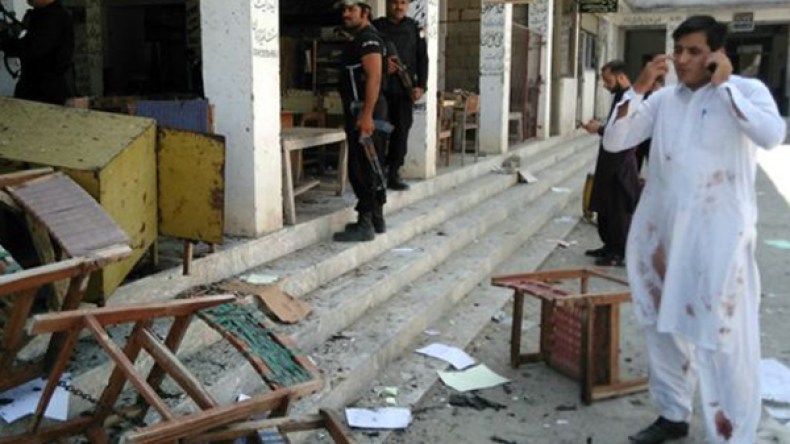 10 قتلى في هجوم انتحاري على محكمة بباكستان