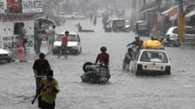 800 ألف شخص معزولين بالكامل في باكستان جراء الفيضانات