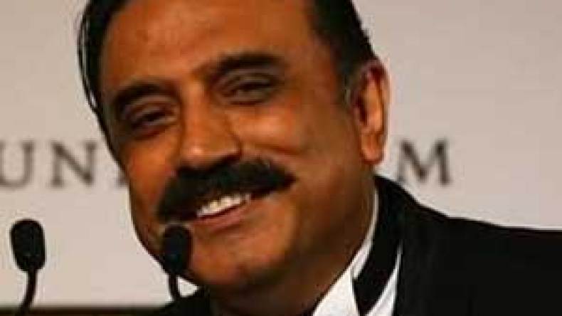 الرئيس‮ ‬الباكستاني‮ “‬يتخلى‮” ‬عن‮ ‬صلاحيات‮ ‬إقالة‮ ‬الحكومة‮ ‬وحل‮ ‬البرلمان