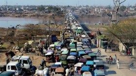 مقتل 16 طفلا في حريق حافلة مدرسية في باكستان