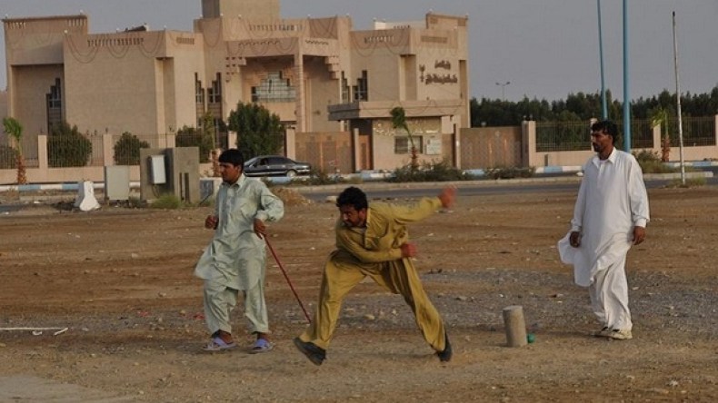 وزير باكستاني يقترح إقامة مباراة كريكيت للمصالحة بين الحكومة و”طالبان”