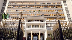 تجميد لمشاريع التنمية المحلية الممركزة وغير الممركزة