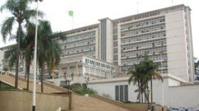 الحكومة تدرج القانون العضوي للمالية في قائمة الدورة الربيعية