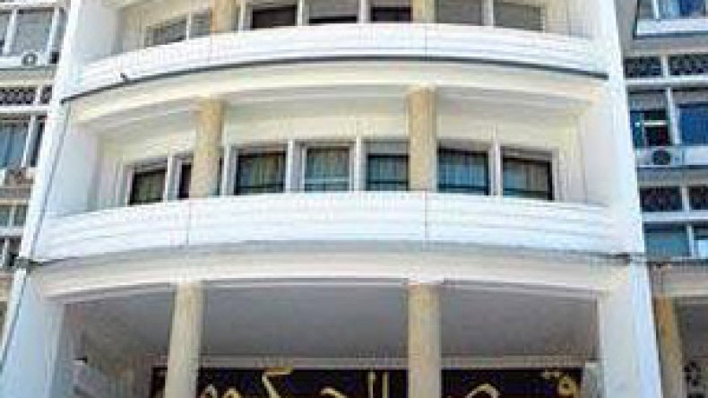 موظفة برئاسة الحكومة ضمن شبكة للنصب والاحتيال