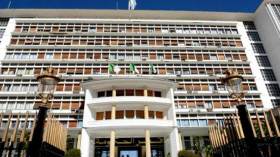 التقشف يدفع الحكومة للتخلي عن المخططات الخماسية