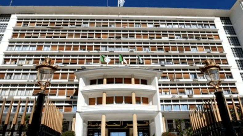 وزراء في فمّ المدفع!