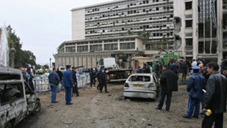 فلاح وصاحب وكالة عقارية وراء تفجيرات إنتحارية