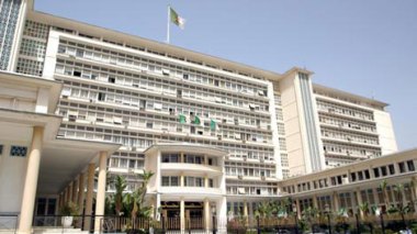 Algeria: Salaries’ hikes engulfed half of 2010 budget
