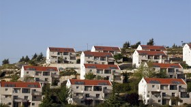 شركات سياحية تشجّع توسيع المستوطنات وجني الأرباح من وراء جرائم الحرب