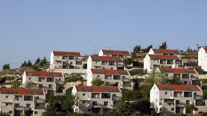 شركات سياحية تشجّع توسيع المستوطنات وجني الأرباح من وراء جرائم الحرب