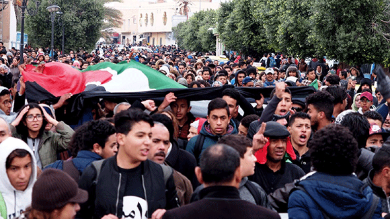 الشعوب العربية والإسلامية تشرع في الاحتجاجات على قرار ترامب