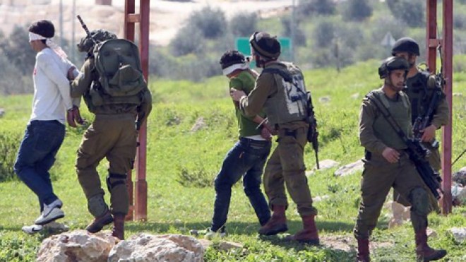 جيش الاحتلال الإسرائيلي يعتقل عشرات الفلسطينيين في الضفة