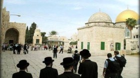 مستوطنون يهود يقتحمون المسجد الأقصي وسط حراسة مشددة