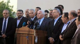 الوفد الفلسطيني الموحد يصل إلى القاهرة برئاسة عزام الأحمد