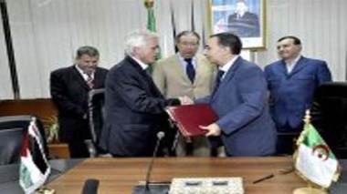 L’Algérie remet des documents d’archives à l’ État palestinien