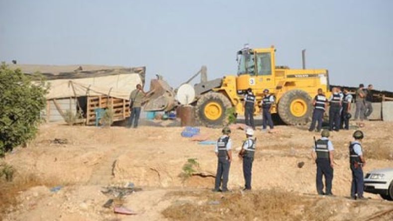 الجيش الإسرائيلي يهدم قرية العودة في الأغوار شمال الضفة الغربية