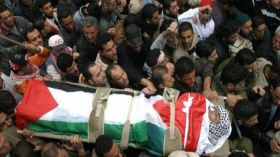 استشهاد فلسطيني حاول طعن جندي إسرائيلي بسكين