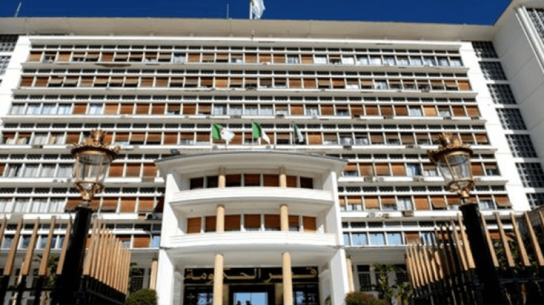 الميّتون بالخلعة!