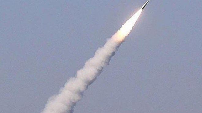 الحوثيون يعلنون إطلاق صاروخ باليستي على معسكر جنوبي السعودية