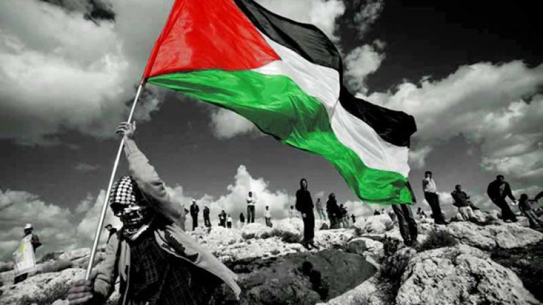 الفلسطينيون والباب الدوار