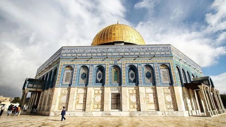 جاءت فلسطين.. فليغادر العرب والمسلمون دائرة الفتنة