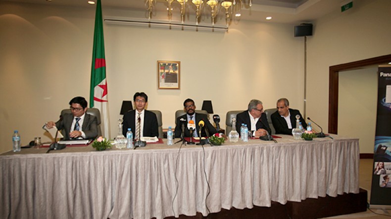 جهاز واحد للمكالمات الصوتية والفيديو والبيانات وحلول التنقل