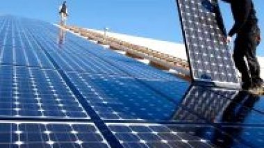 La première usine privée de panneaux solaires en Algérie opérationnelle à partir de mars 2012