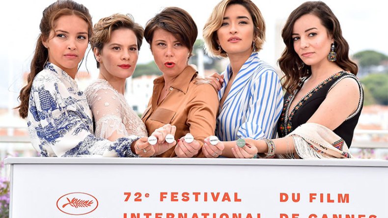 “بابيشا” يدخل مهرجان “كان” بشعار “تتنحاو قاع”