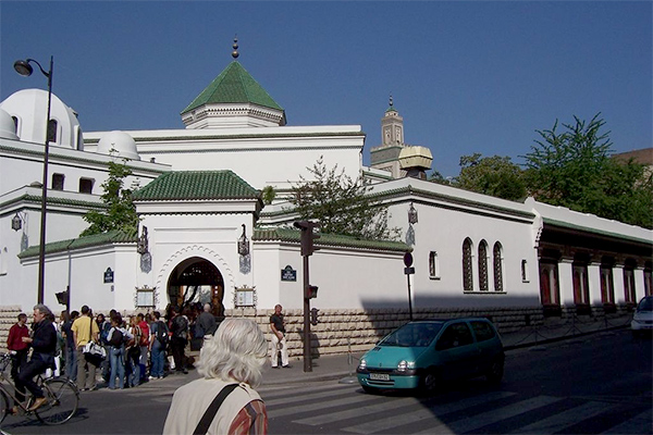 French Senate accuses Algerian Imams in France of bribery!