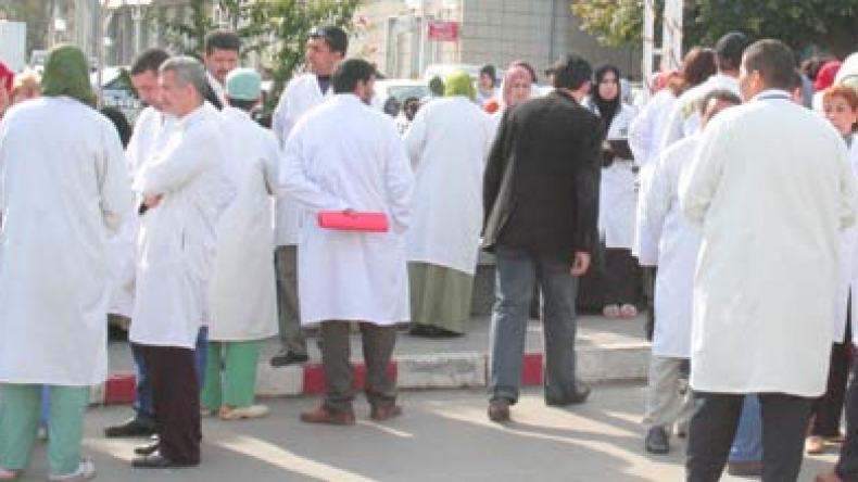 نقابات الصحة تتوعد بتصعيد الاحتجاجات وشل المستشفيات الأسابيع المقبلة