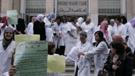 أجور الأطباء تجمد الحوار وترهن قانونهم الأساسي