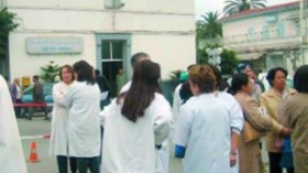 الممرضون يشلّون المستشفيات ويتحدون “اخصموا أجورنا فليس لدينا ما نخسره..”