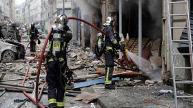 Explosion de gaz à Paris: une personne resterait sous les décombres