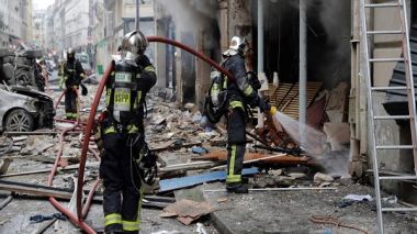 Explosion de gaz à Paris: une personne resterait sous les décombres