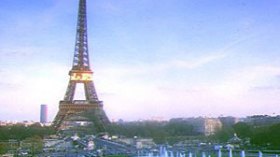 الجزائر تخفض مستوى تمثيلها بسبب الخلافات مع باريس