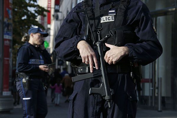 La France appelle à protéger ses ressortissants en Algérie