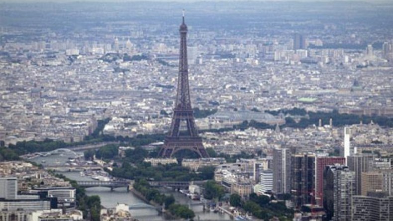 اعتقال شاب على صلة بحادثة طعن الجندي بباريس
