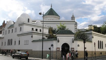 “مسجد لم يؤسس على التقوى”