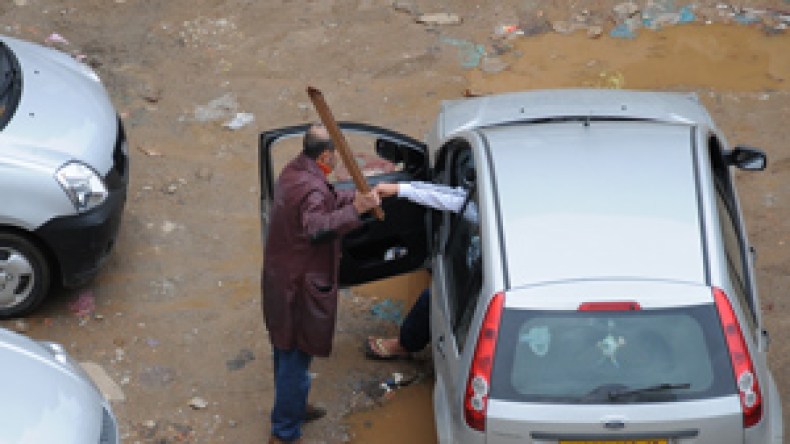 “الباركينغ “بالقزّول .. ادفع أو ارحل