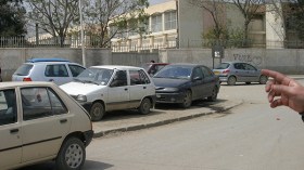 نقص الحظائر يحوّل أرصفة العاصمة إلى “باركينغ”