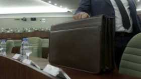 برلمانية وزوجها يهينان أعوان شرطة بالشلف!