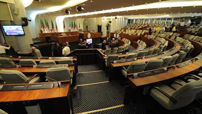 البرلمان يصادق على قانون العقوبات المعدل وسط ثورة الإسلاميين
