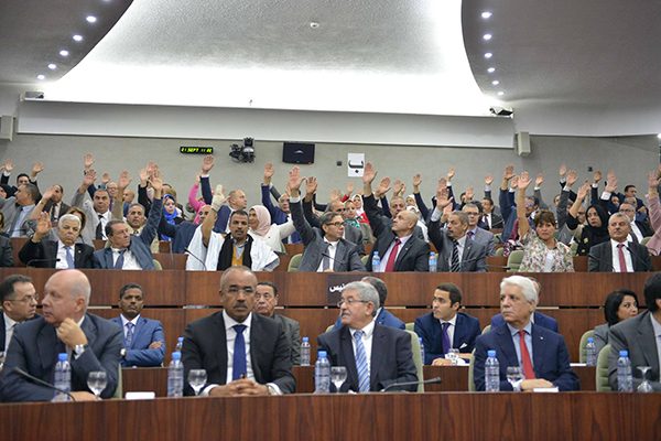 Parlement: plus de questions “personnelles” à poser aux ministres