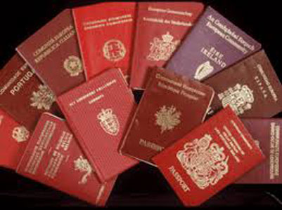 Les réseaux de faux documents guettent les candidats à l’immigration