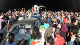 معاك يا الخضرا والمصريون “ما يخلعوناش”