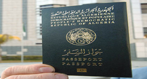 Royaume-Uni: remise des premiers passeports biométriques à la communauté algérienne