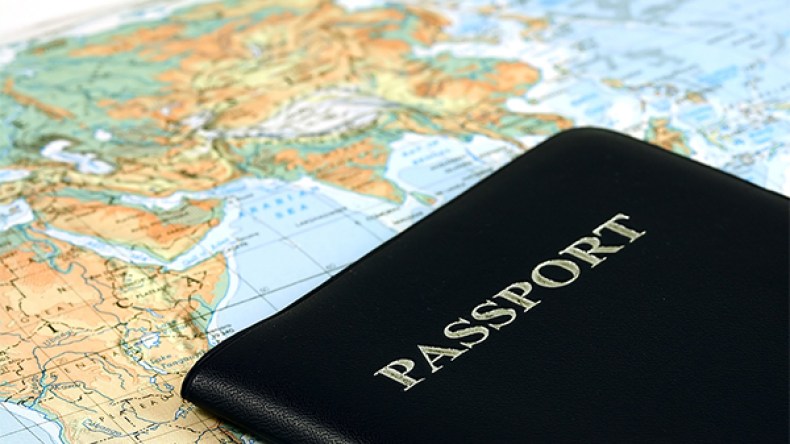 صاحبة قاعة حلاقة تنصب على شباب أوهمتهم بالسفر إلى فرنسا